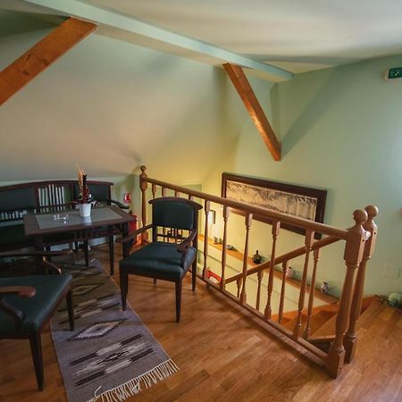 Voeroes Guest House เตอร์กู เซกูเยสก์ ภายนอก รูปภาพ