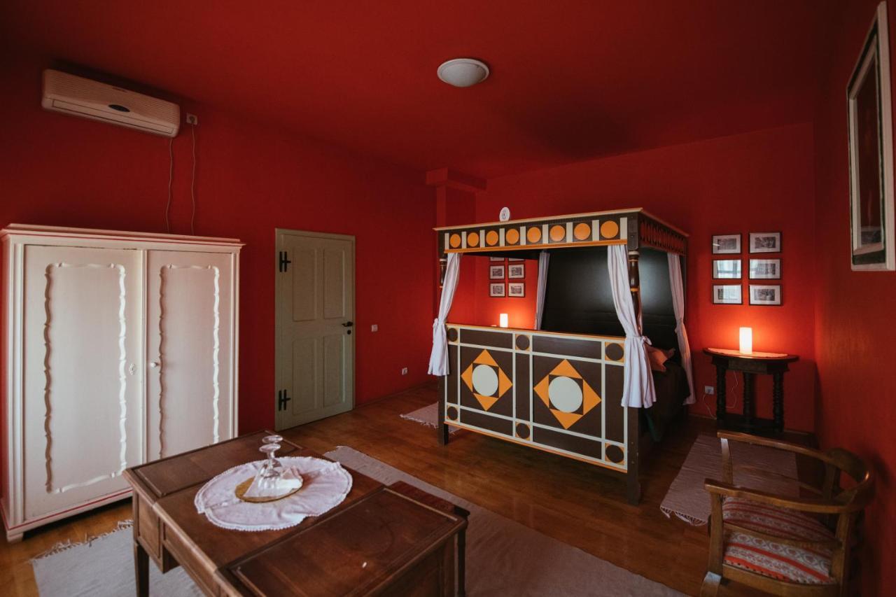 Voeroes Guest House เตอร์กู เซกูเยสก์ ภายนอก รูปภาพ