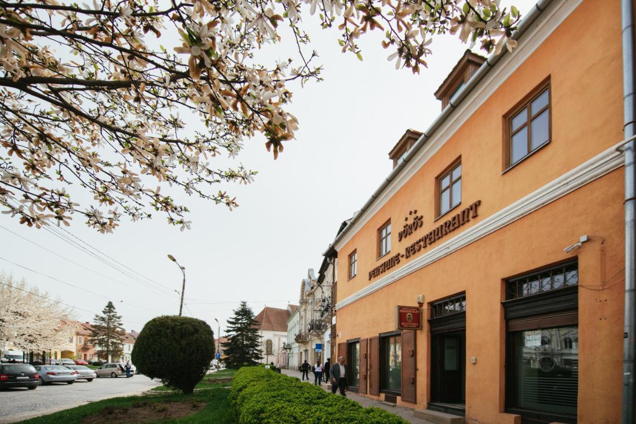 Voeroes Guest House เตอร์กู เซกูเยสก์ ภายนอก รูปภาพ