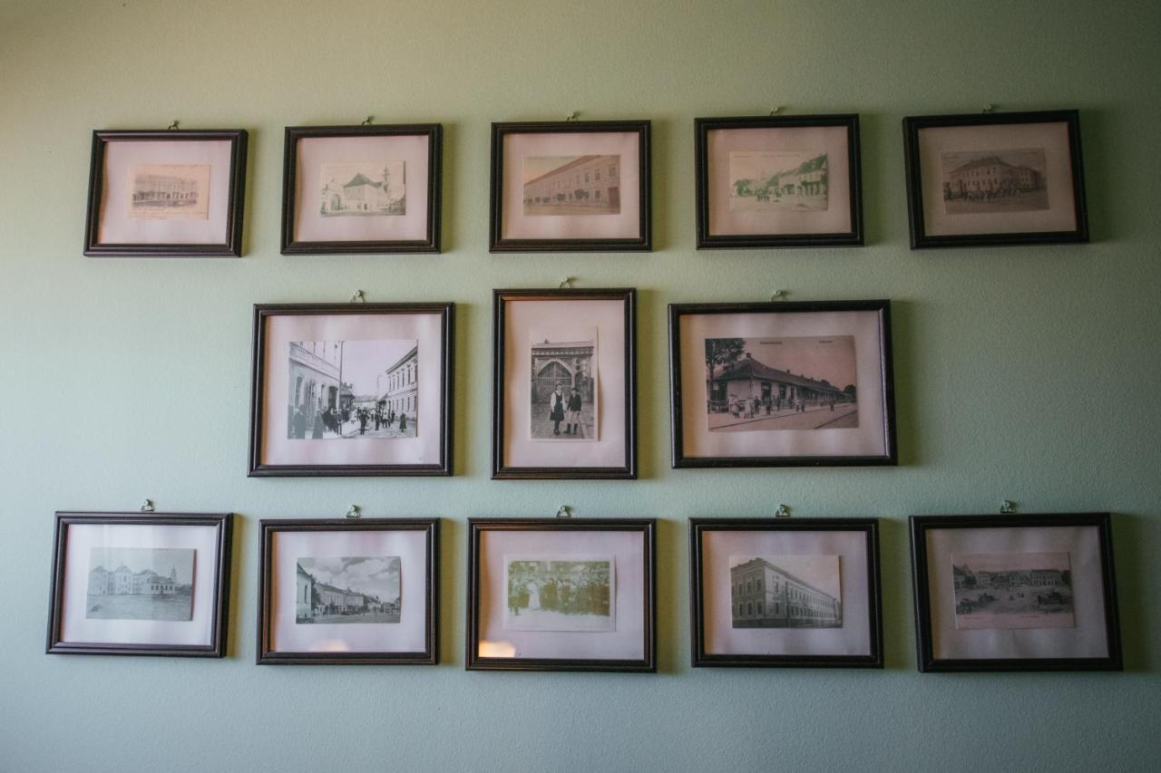 Voeroes Guest House เตอร์กู เซกูเยสก์ ภายนอก รูปภาพ
