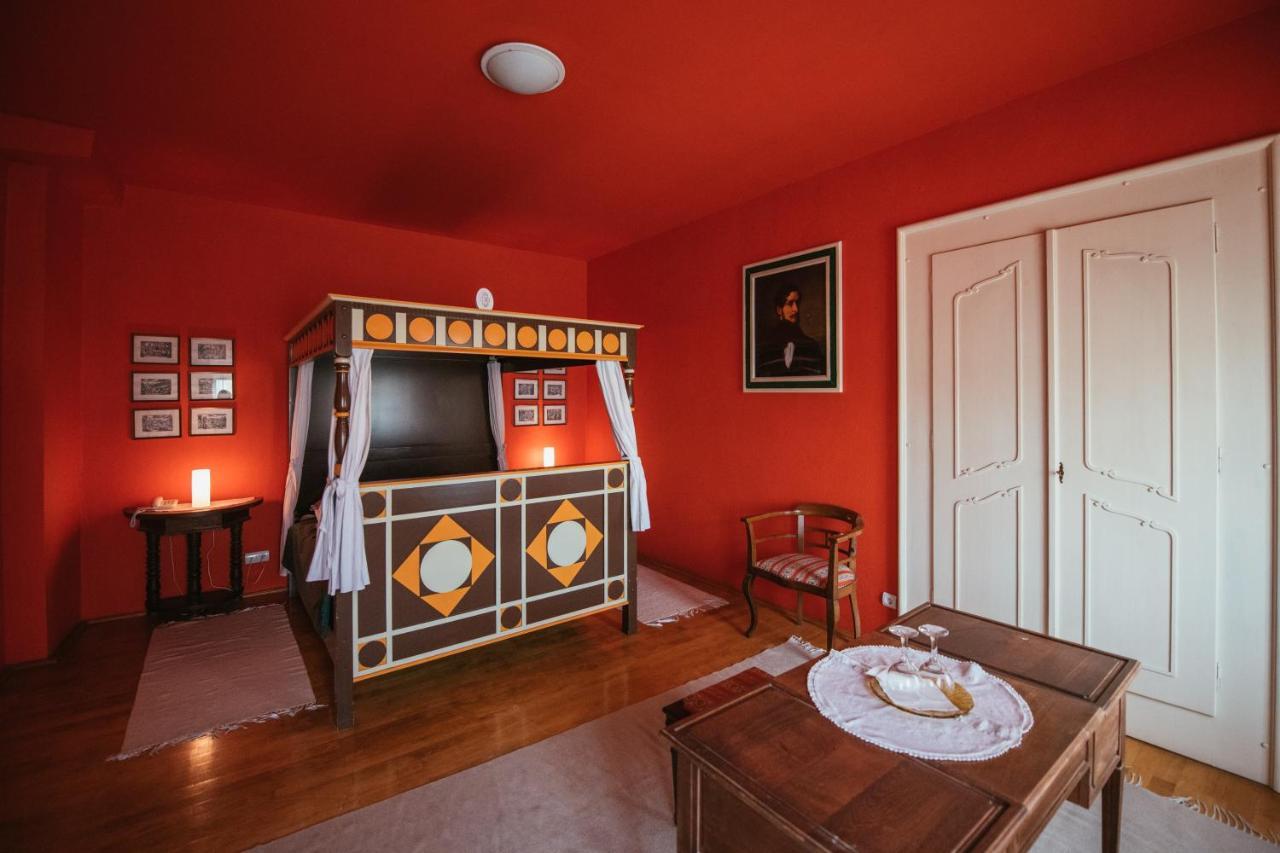 Voeroes Guest House เตอร์กู เซกูเยสก์ ภายนอก รูปภาพ