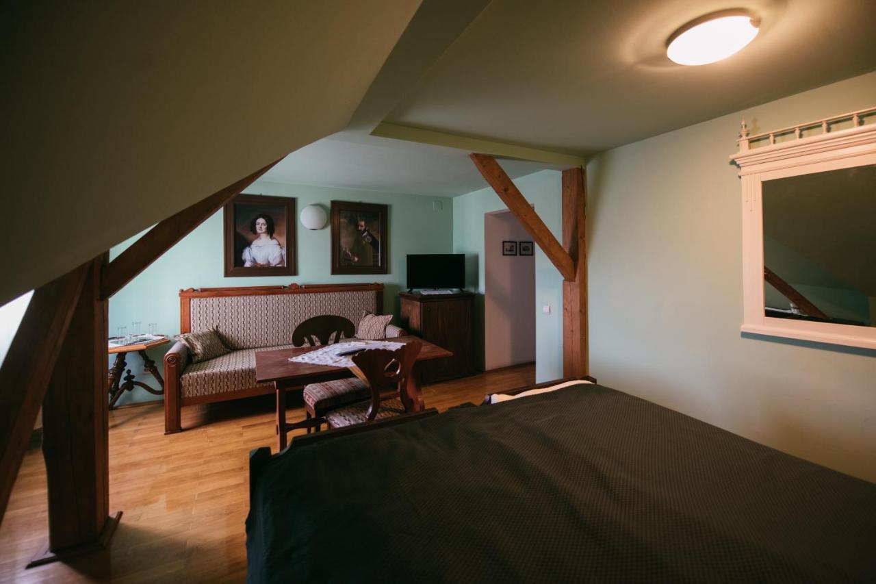 Voeroes Guest House เตอร์กู เซกูเยสก์ ภายนอก รูปภาพ