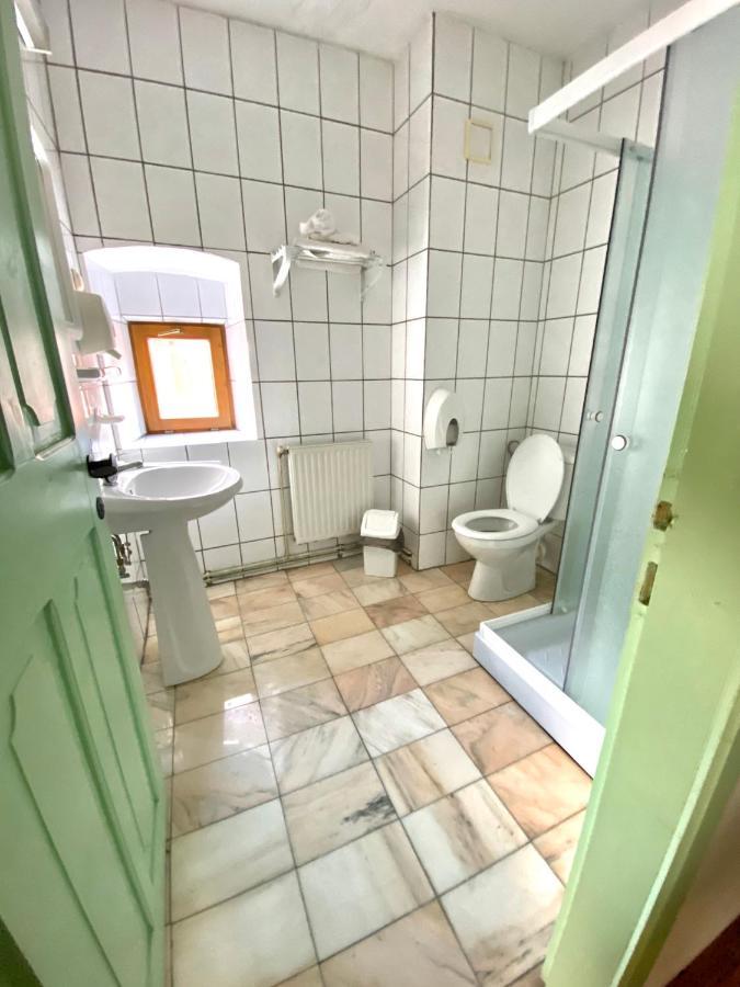 Voeroes Guest House เตอร์กู เซกูเยสก์ ภายนอก รูปภาพ